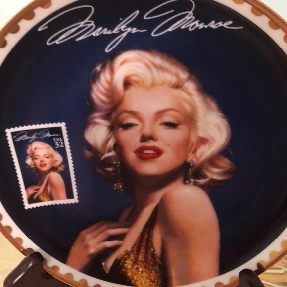 MARILYN MONROE PLATE FROM THE BRADFORD EXCHANGE - Picture 2 of 6